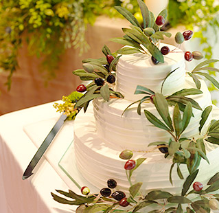 お二人の結婚式に合わせたウエディングケーキをご用意いたします。